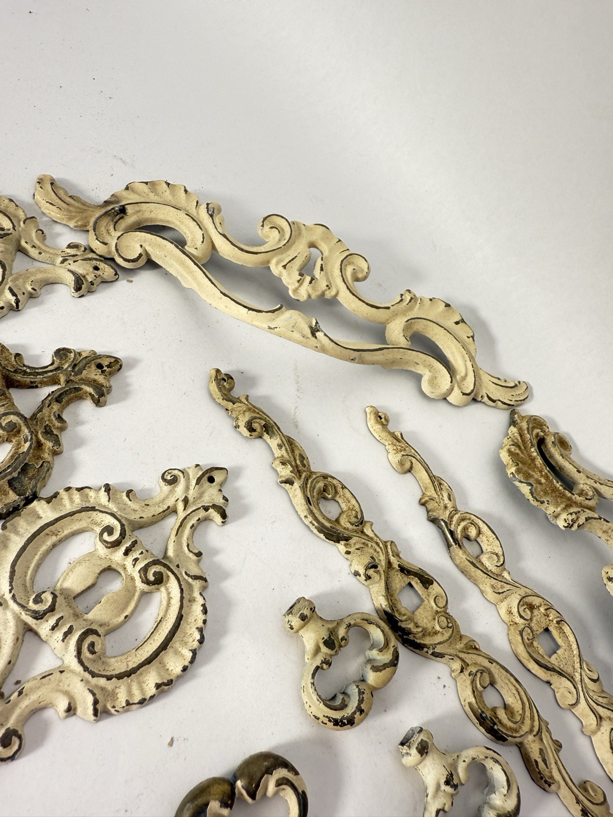 11 Pc VTG Drexel Heritage French Provincial Ornamental Drawer Knobs Pulls Accent