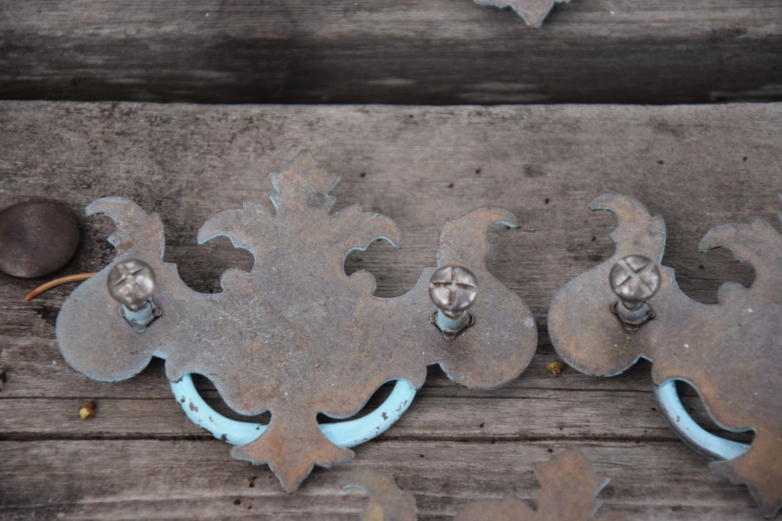 FLEUR DE LIS CHEST OF DRAWERS PULL HANDLE HARDWARE LOT OF 7 PULLS WITH SCREWS