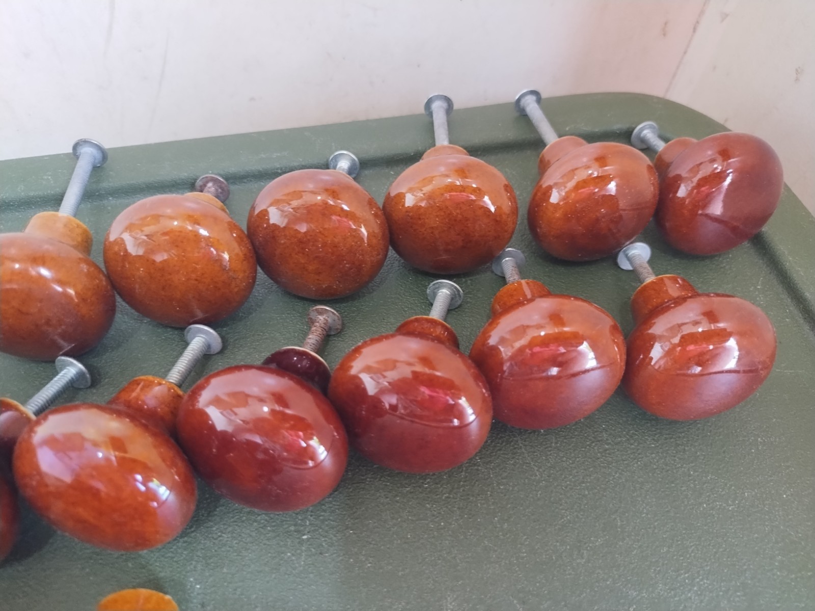 BROWN PORCELAIN DRAWER PULLS CABINET KNOBS Lot of 22 Vintage 1960s 1 1/4″