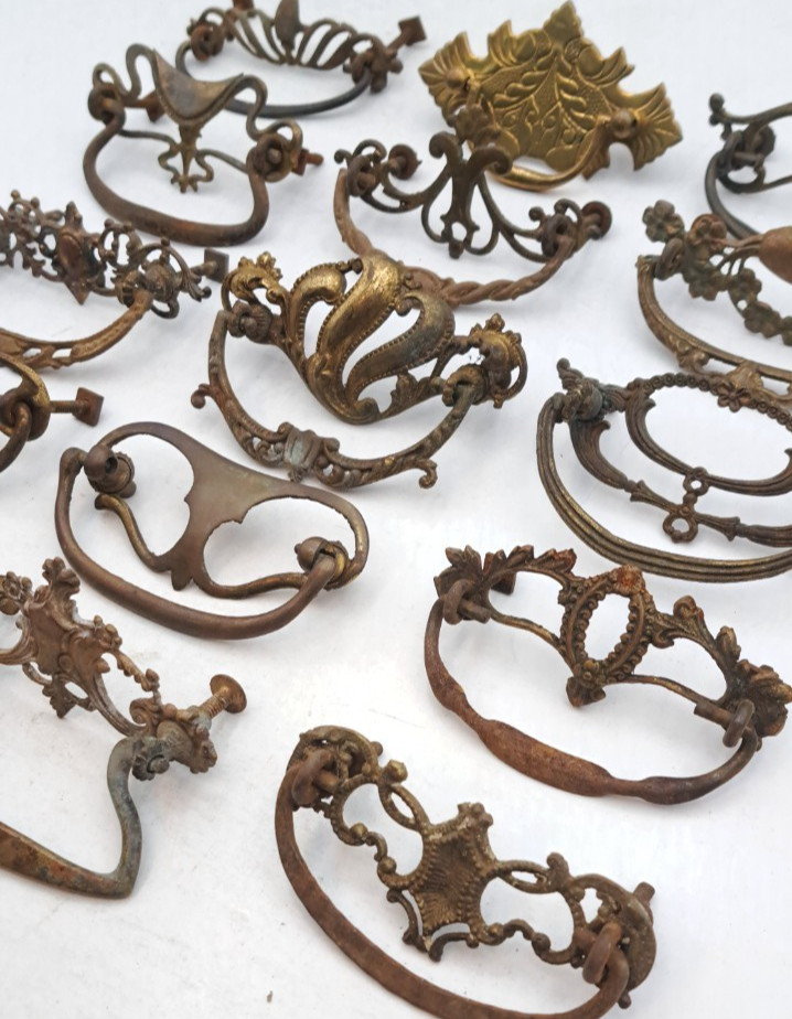 Lot of Mixed Antique/Vintage Hardware Furniture Drawer Pulls Handles Metal Brass