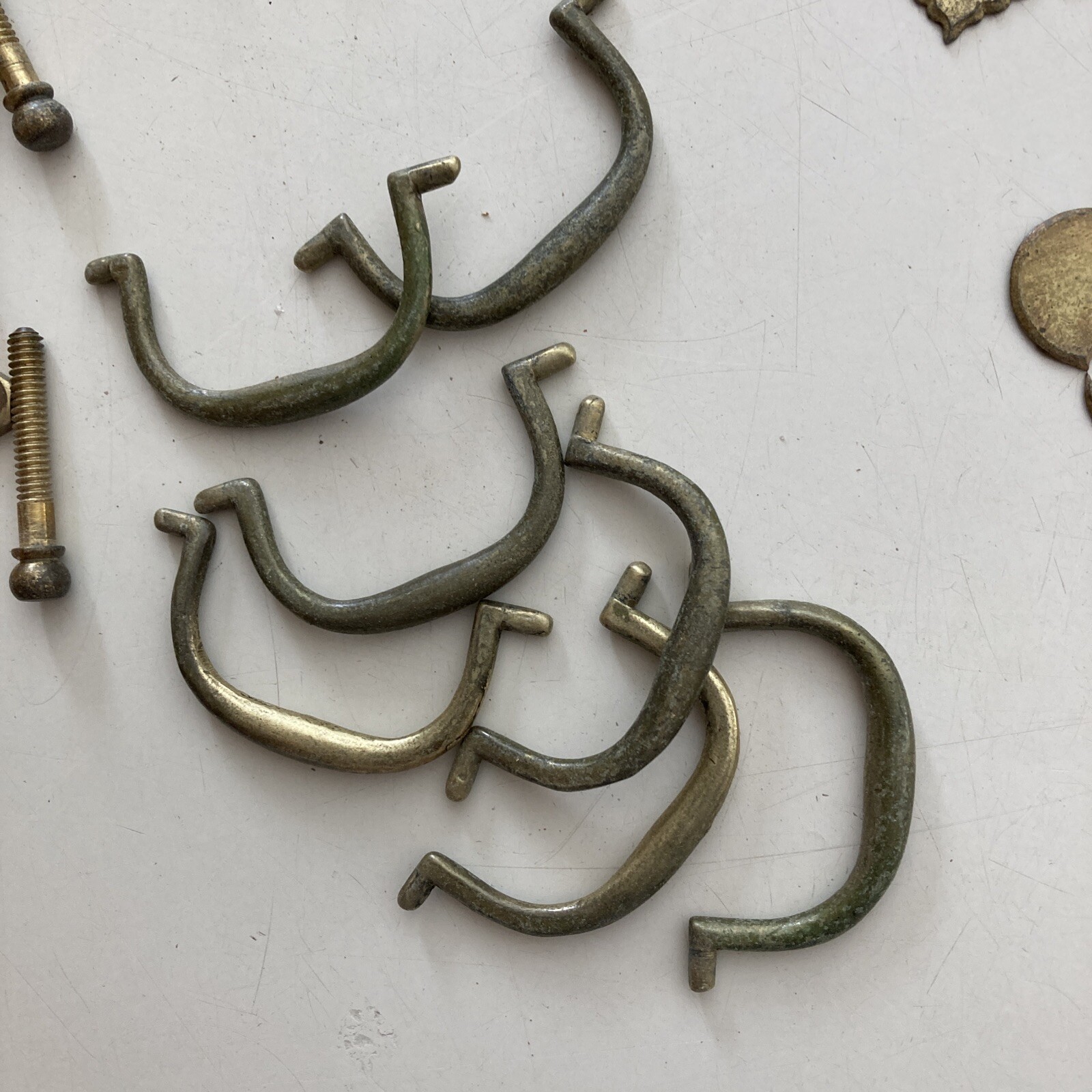 Vintage Hardware 8 Dresser Drawer Plates & 17 Dresser Drawer Pulls – mixed lot