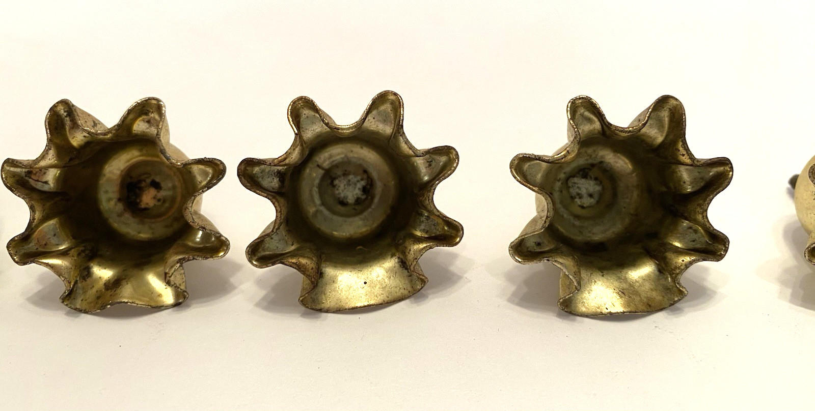 Set of 5 VTG Brass Flower/Sun Shape 1.25″ x .75″ Cabinet/Drawer Pulls/Knobs