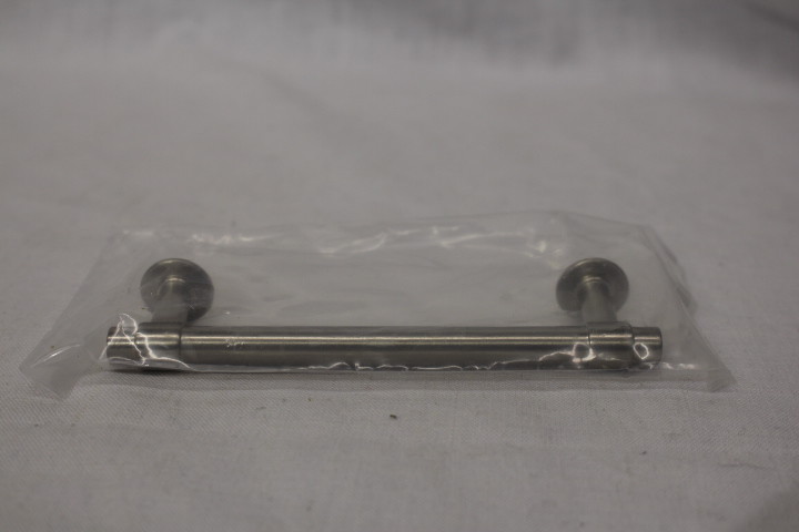 Lot of 8 NEW 5″ Francisco Pull Satin Nickel Drawer Pulls Handles w/Screws