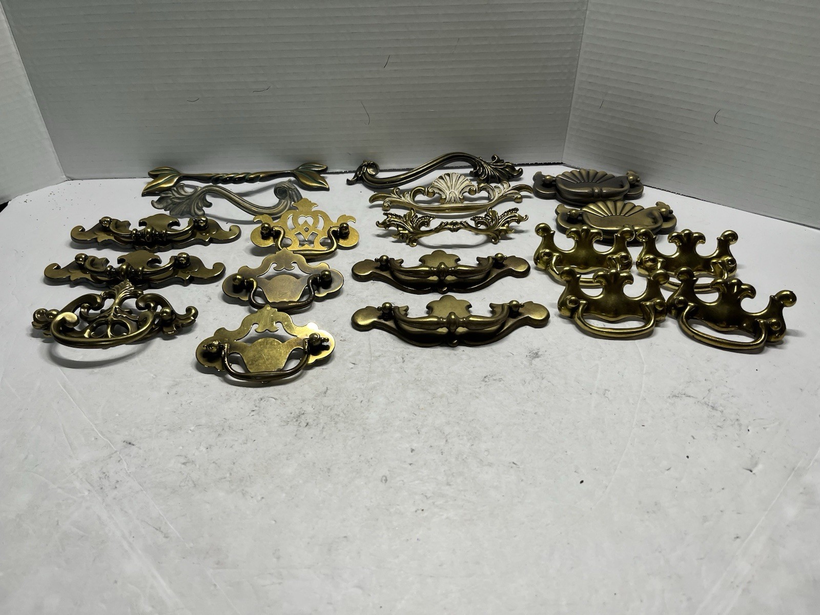 Vintage Lot (19) NOS Miscellaneous Fixed & Drop Bail Draws/Cabinet Pulls