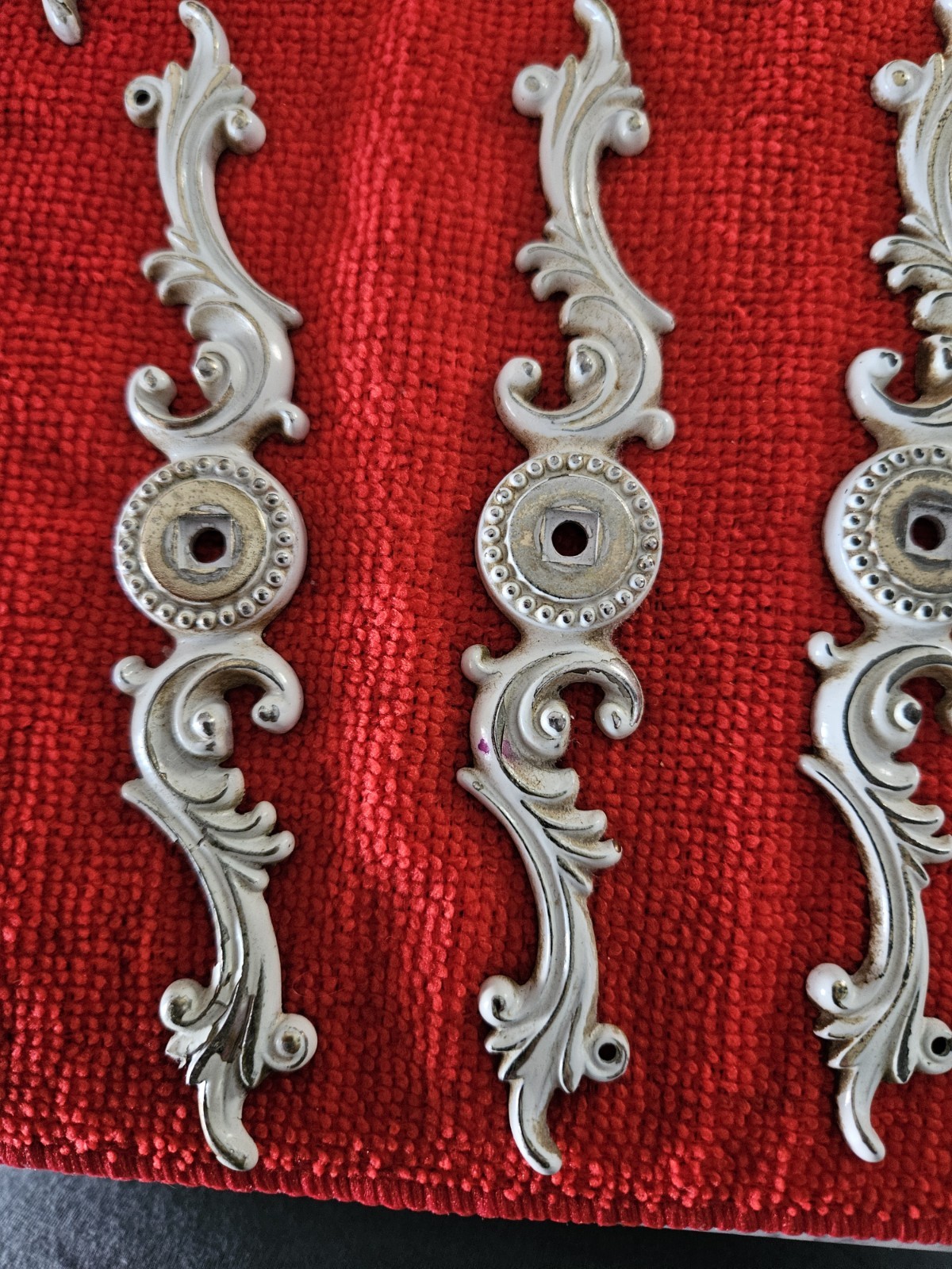 Vintage 1969 French Provincial Handel And Medallions Set Of 9