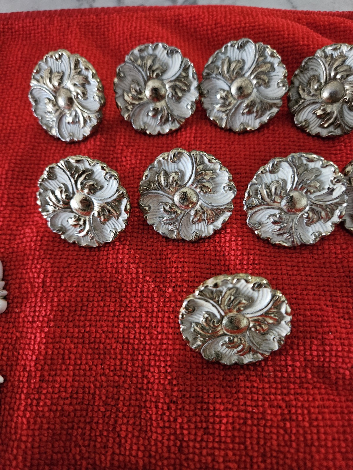 Vintage 1969 French Provincial Handel And Medallions Set Of 9