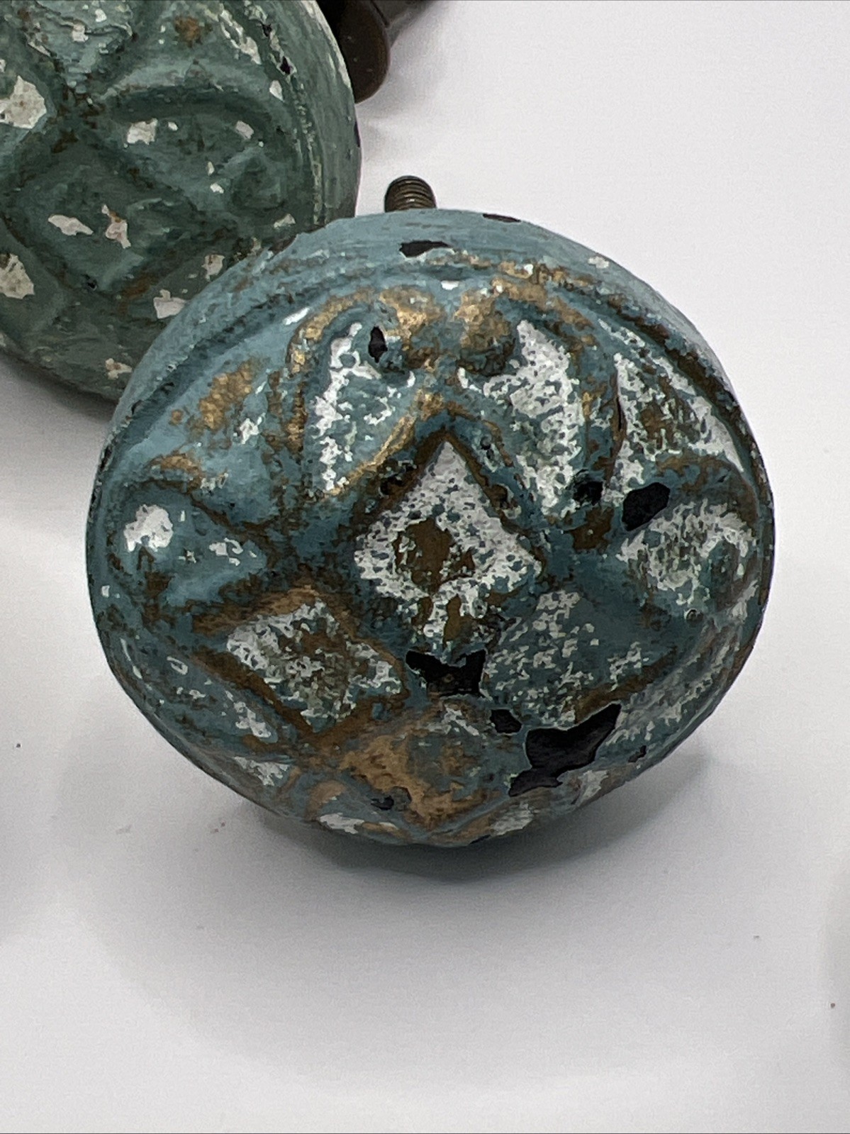 9 Vtg Drawer Pulls Knobs Shabby Distressed Turquoise White Brass Tone Hardware