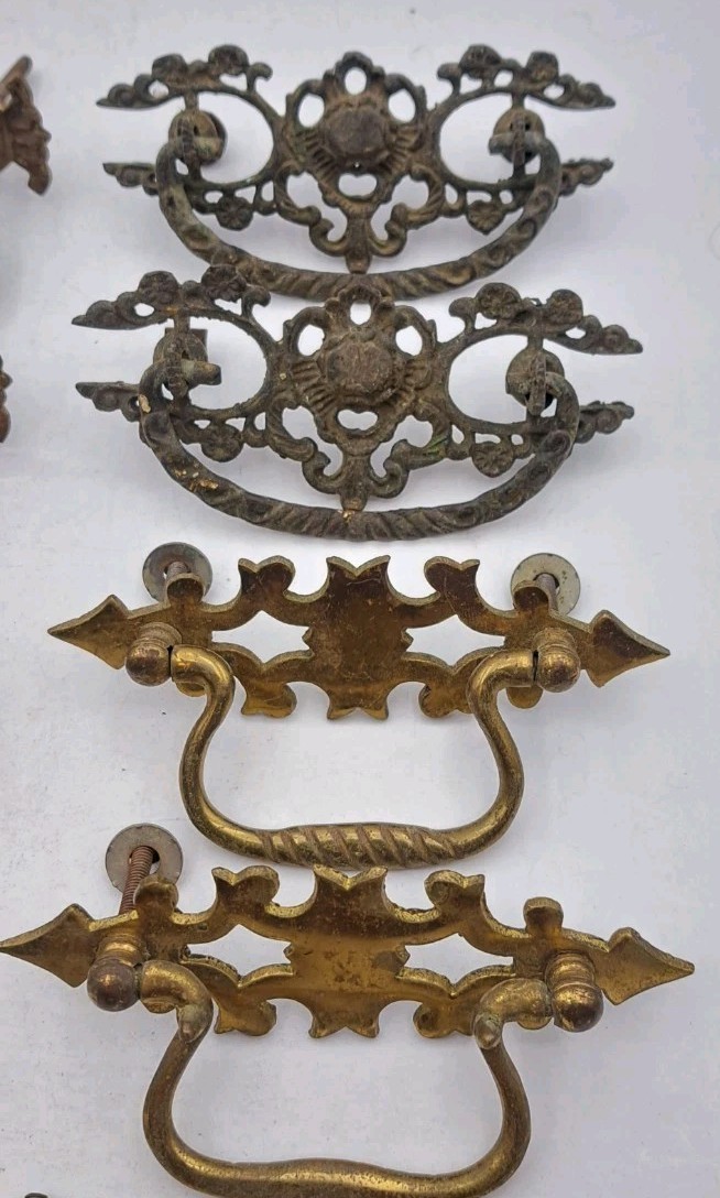 Lot of Mixed Antique/Vintage Hardware Furniture Drawer Pulls Handles Metal Brass