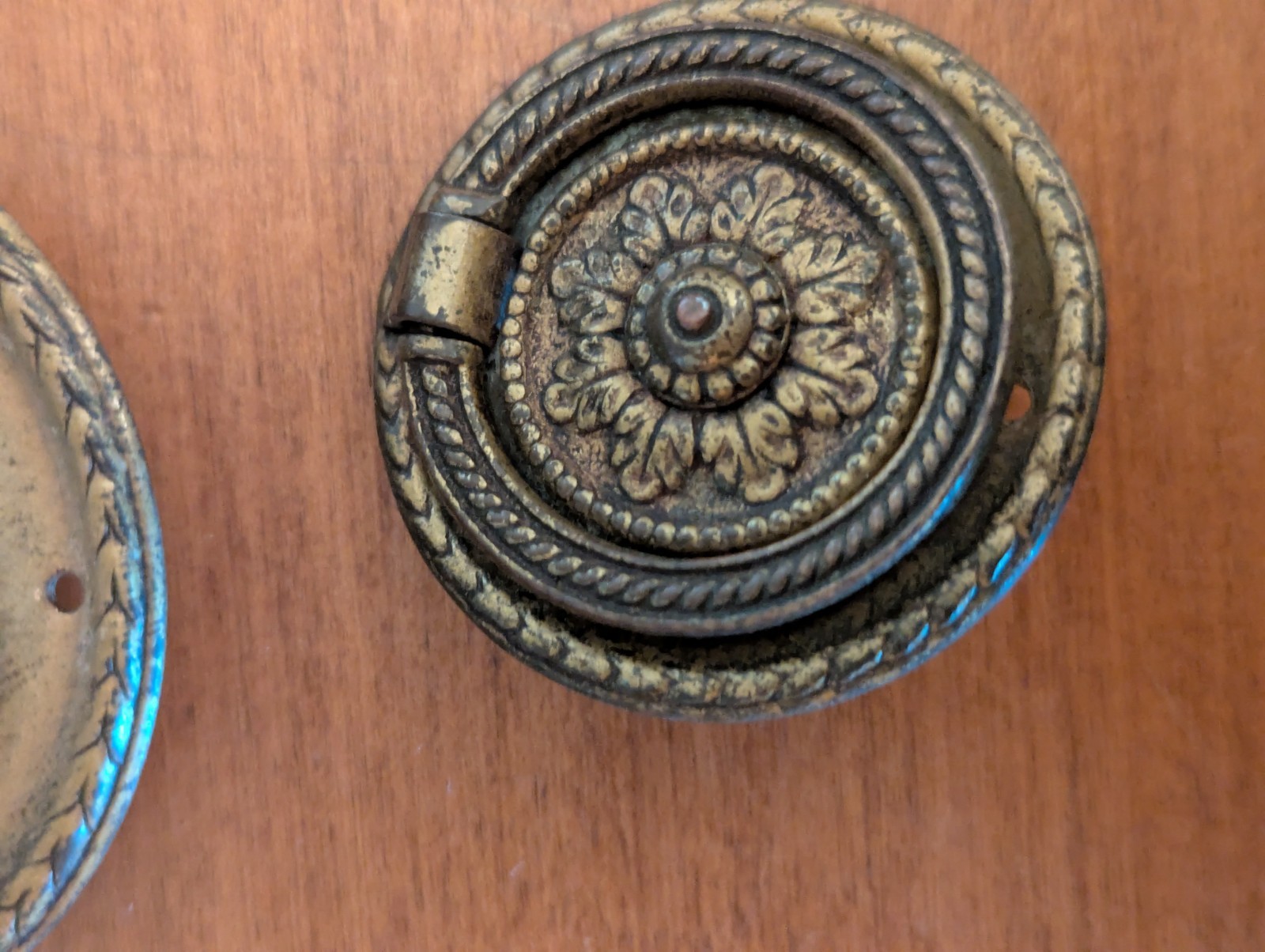 6-ANTIQUE STAMPED ORNATE BRASS/METAL PULLS BAIL.(4) LARGER (2) SMALLER LOTAB