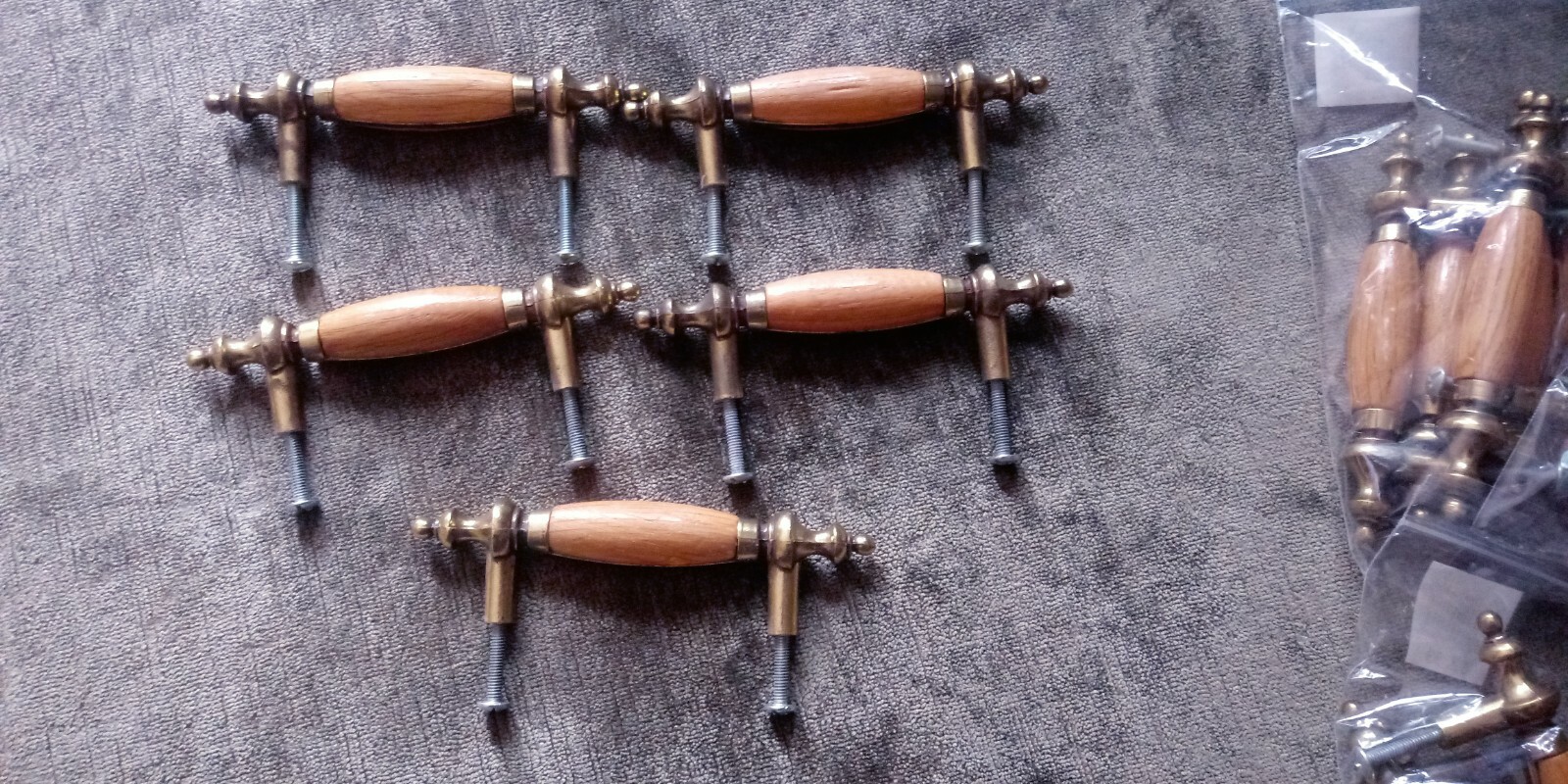 Vintage 1979 KEELER BRASS CO. 3″ Classic Brass & Oak Drawer Pulls