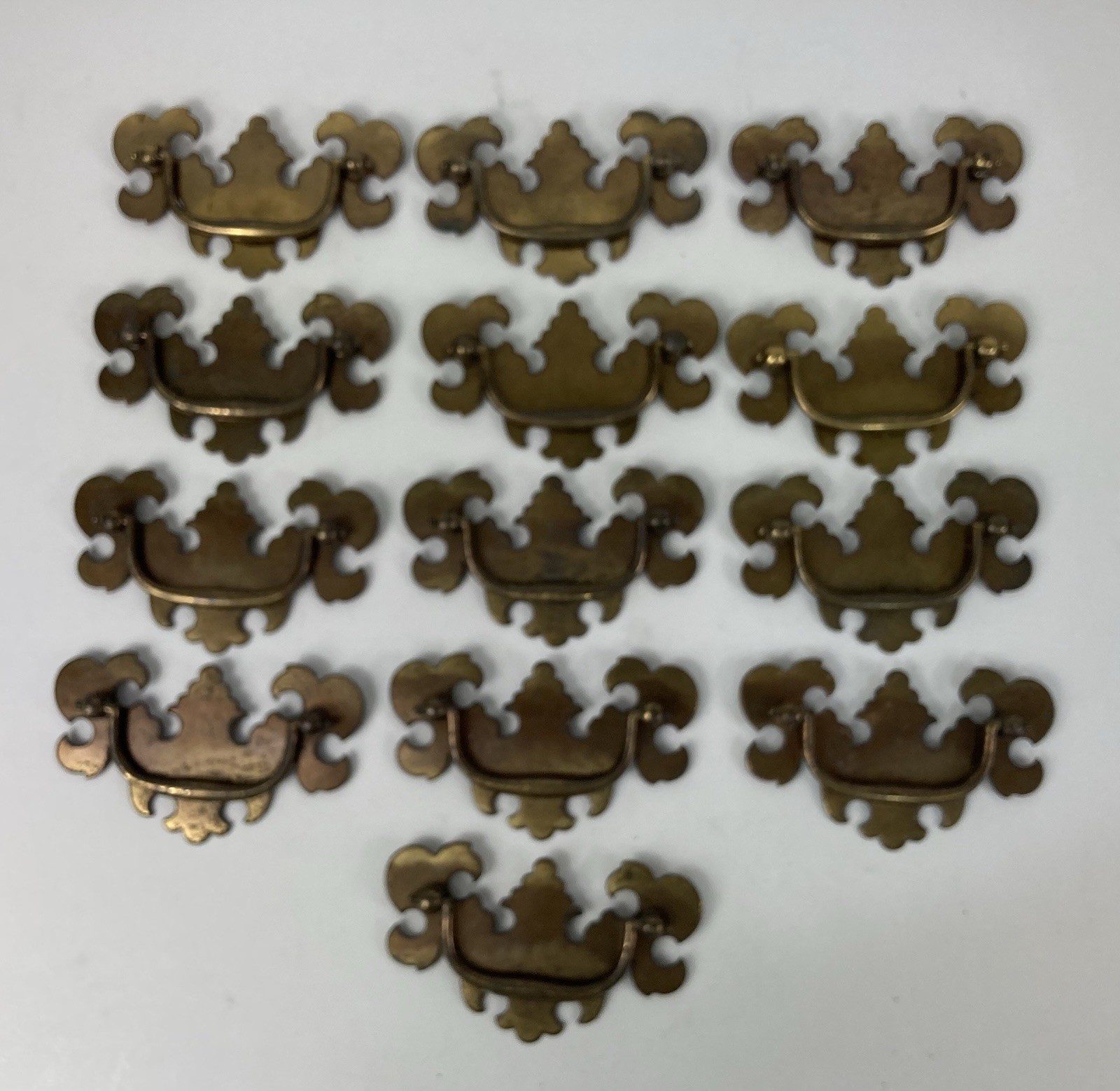 Vtg Reclaimed Brass Chippendale Batwing Bail Drawer Pulls Set Of 13 Patina