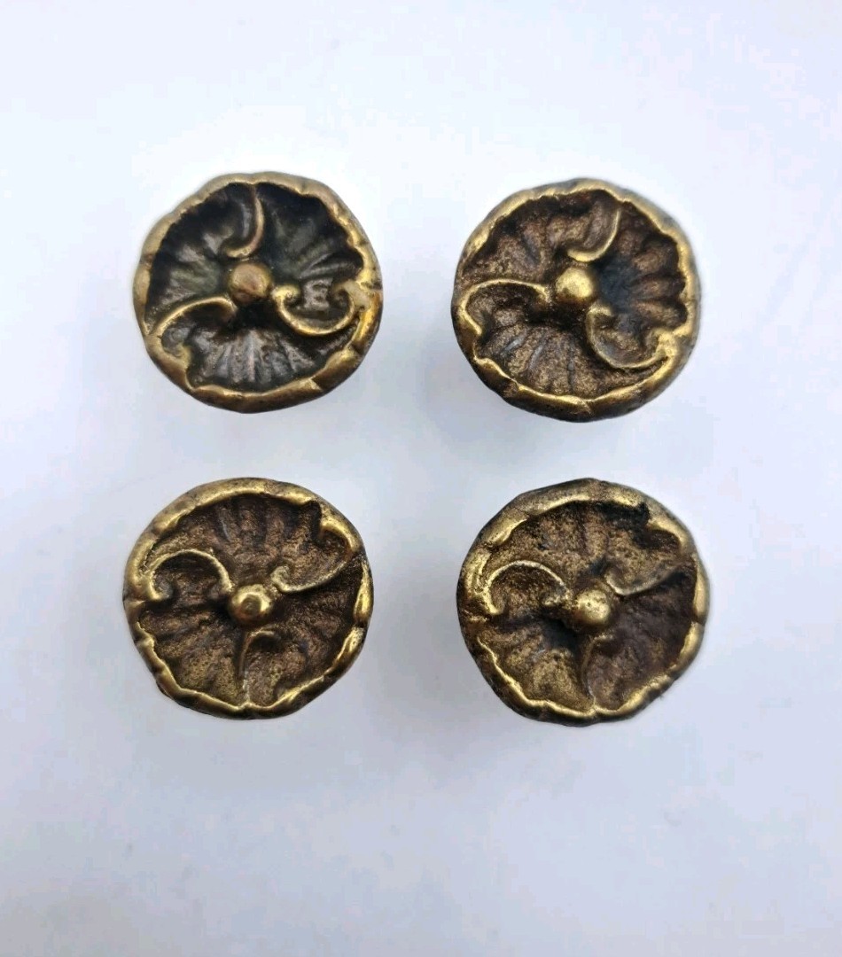 Vintage Knobs Small Round Knob Drawer Pulls Cabinet Furniture Hardware Lot of 4