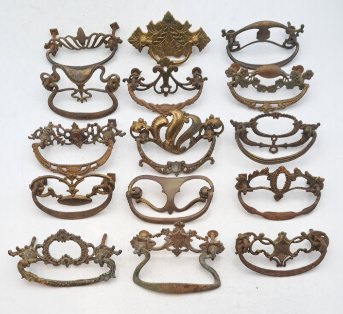 Lot of Mixed Antique/Vintage Hardware Furniture Drawer Pulls Handles Metal Brass