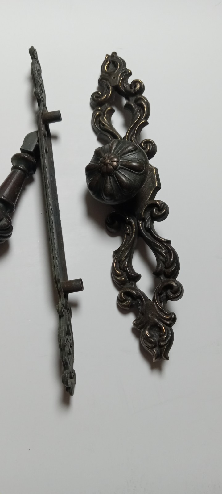 Vtg Amerock French Provincial Teardrop Drop Pulls Knobs w/ Vertical Backplates