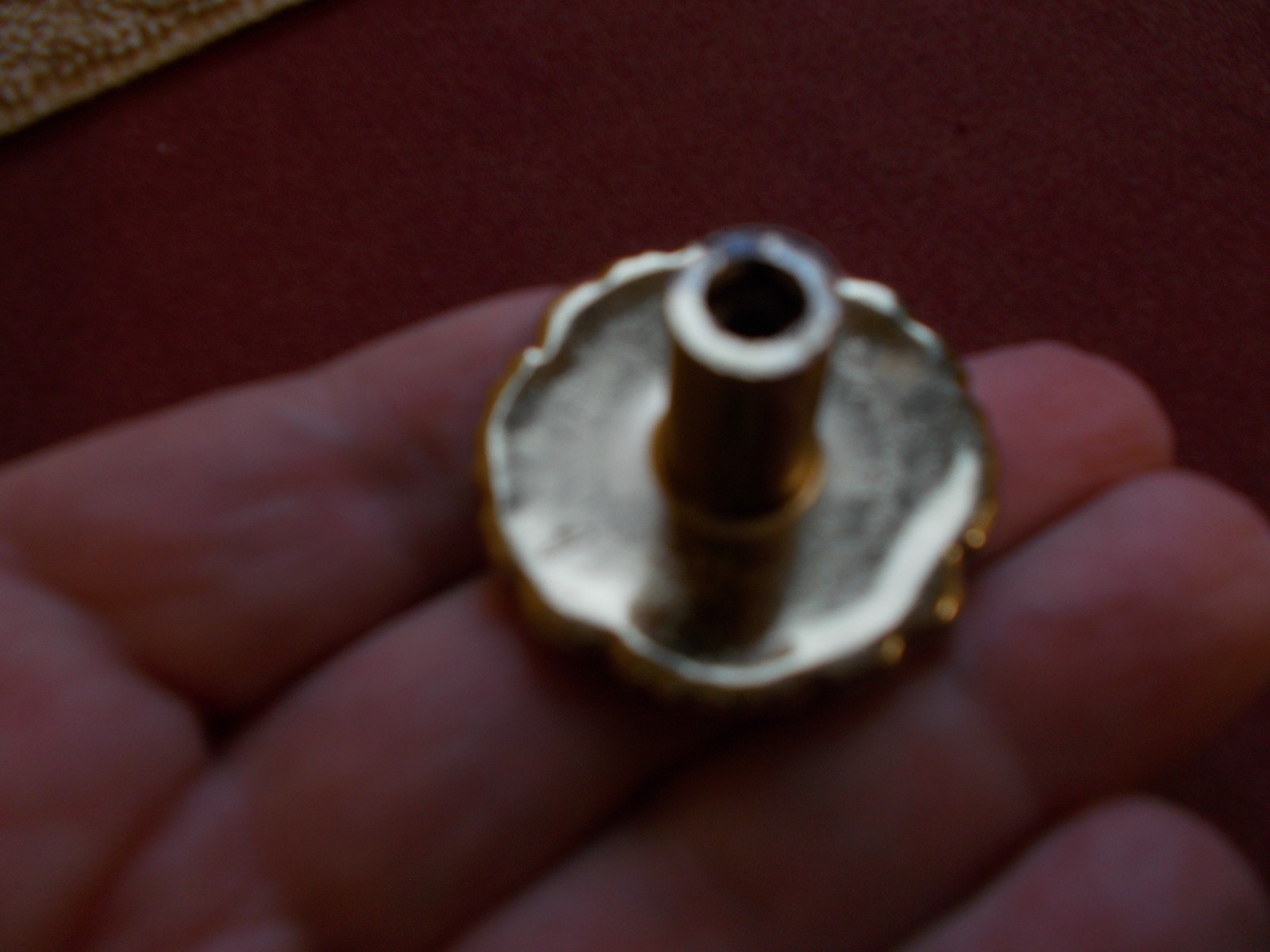 VGT AJAX DRAWER PULL # 993 GOLD TONE COLOR WHITE HANDLE KNOB FLORAL