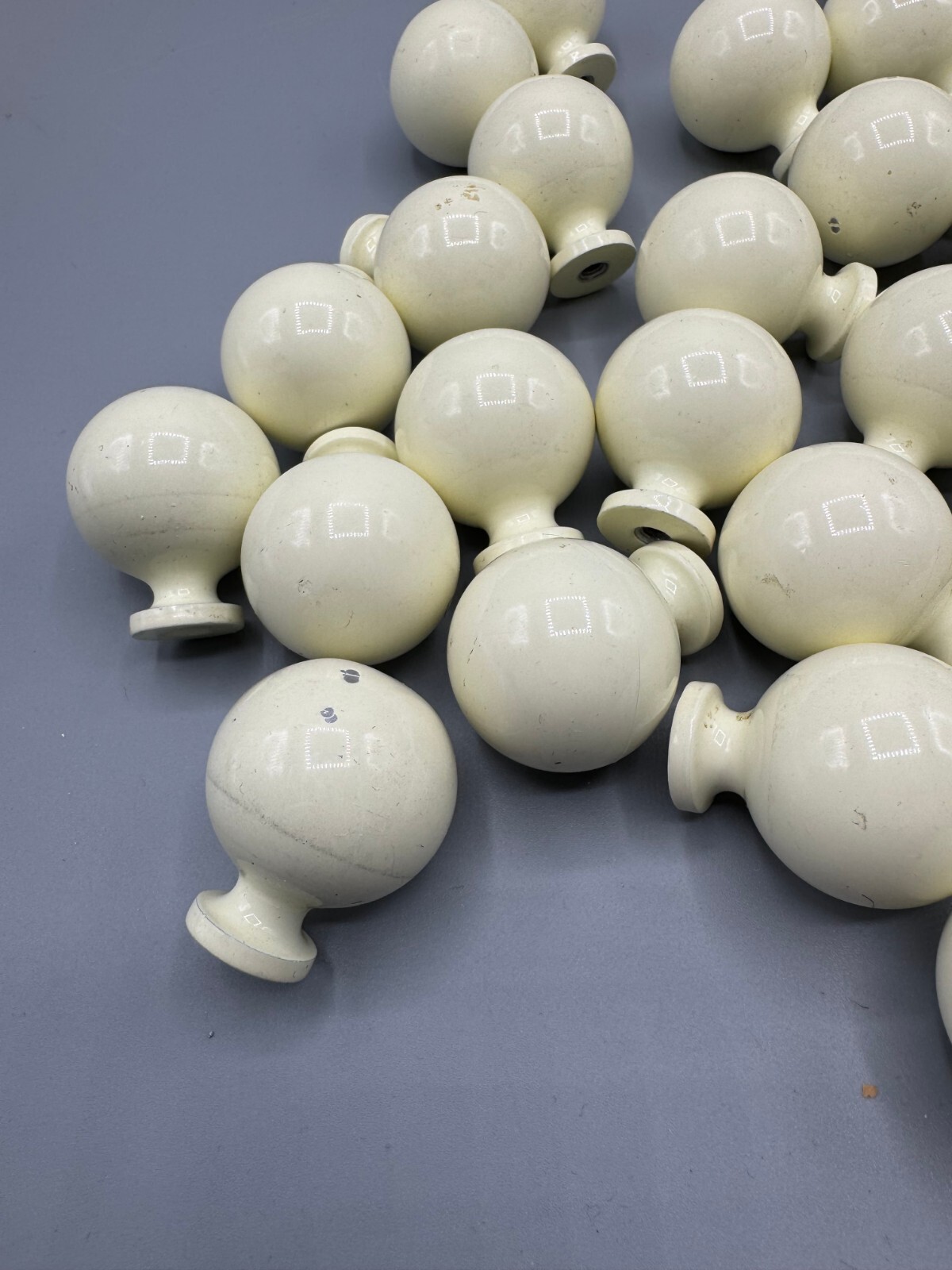 PAINTED ALUMINUM DREXEL DECLARATION STYLE: 37 KNOBS