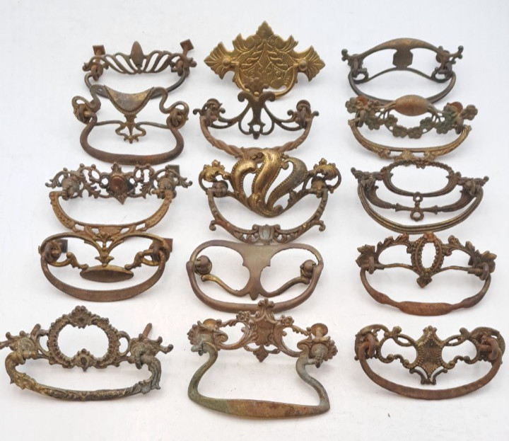 Lot of Mixed Antique/Vintage Hardware Furniture Drawer Pulls Handles Metal Brass