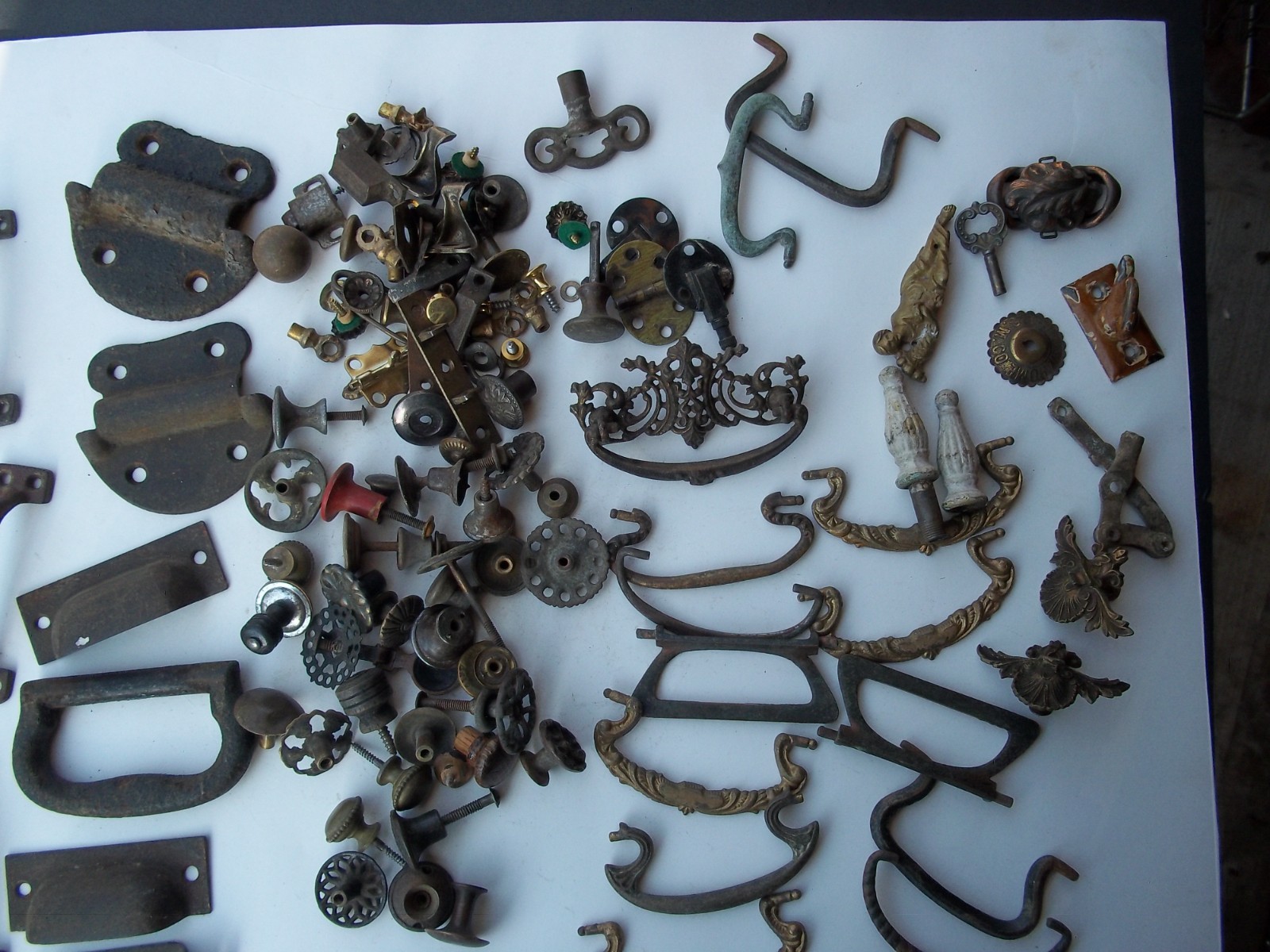 LOT ANTIQUE FURNITURE HARDWARE-PULLS,BAILS,HANDLES,ECT.