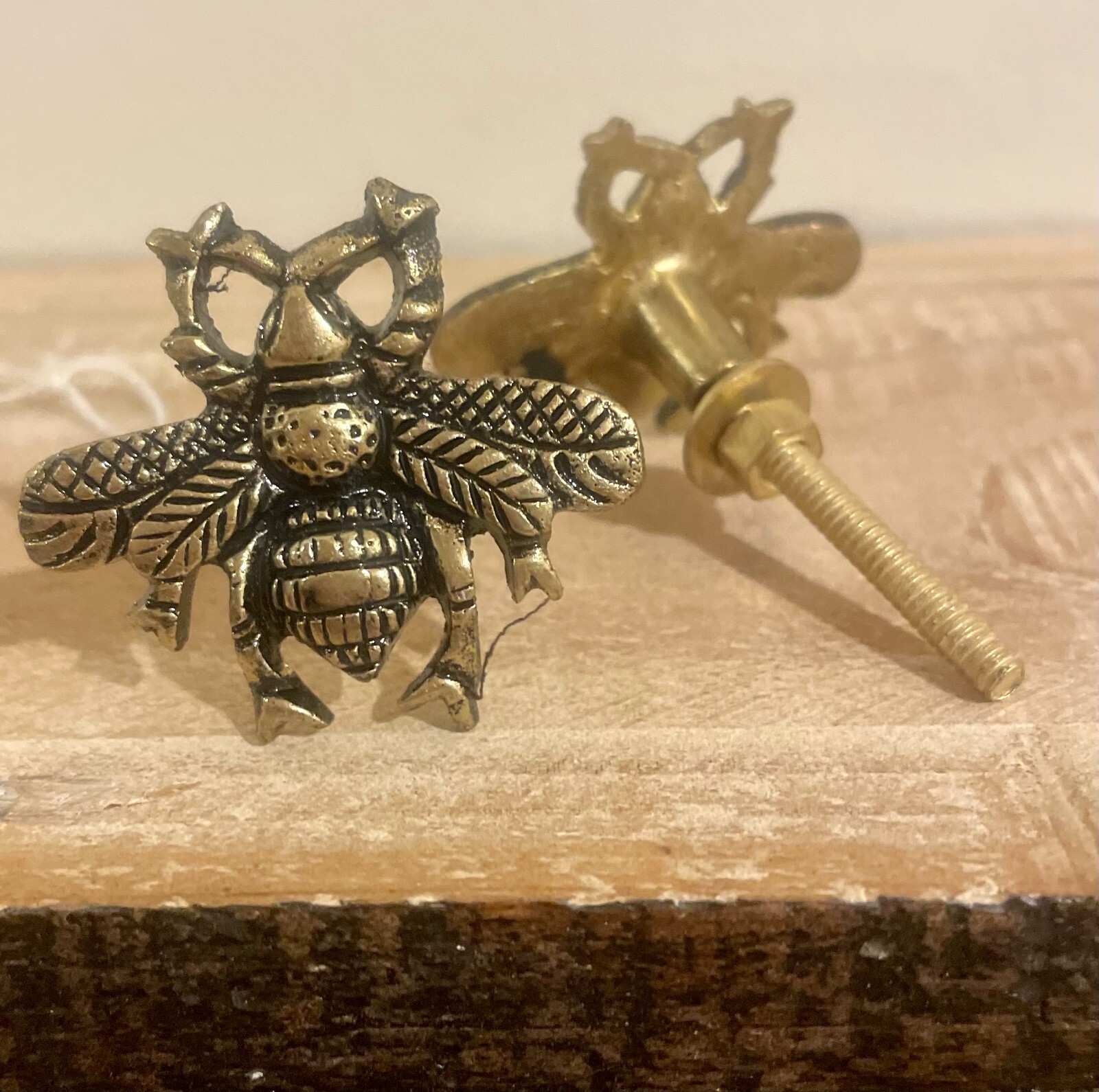 2; Antique-Gold Metal Drawer Pulls Handles Bee Vintage-Brass Cabinet Door Knobs