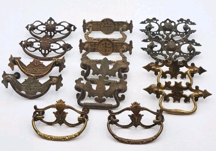 Lot of Mixed Antique/Vintage Hardware Furniture Drawer Pulls Handles Metal Brass