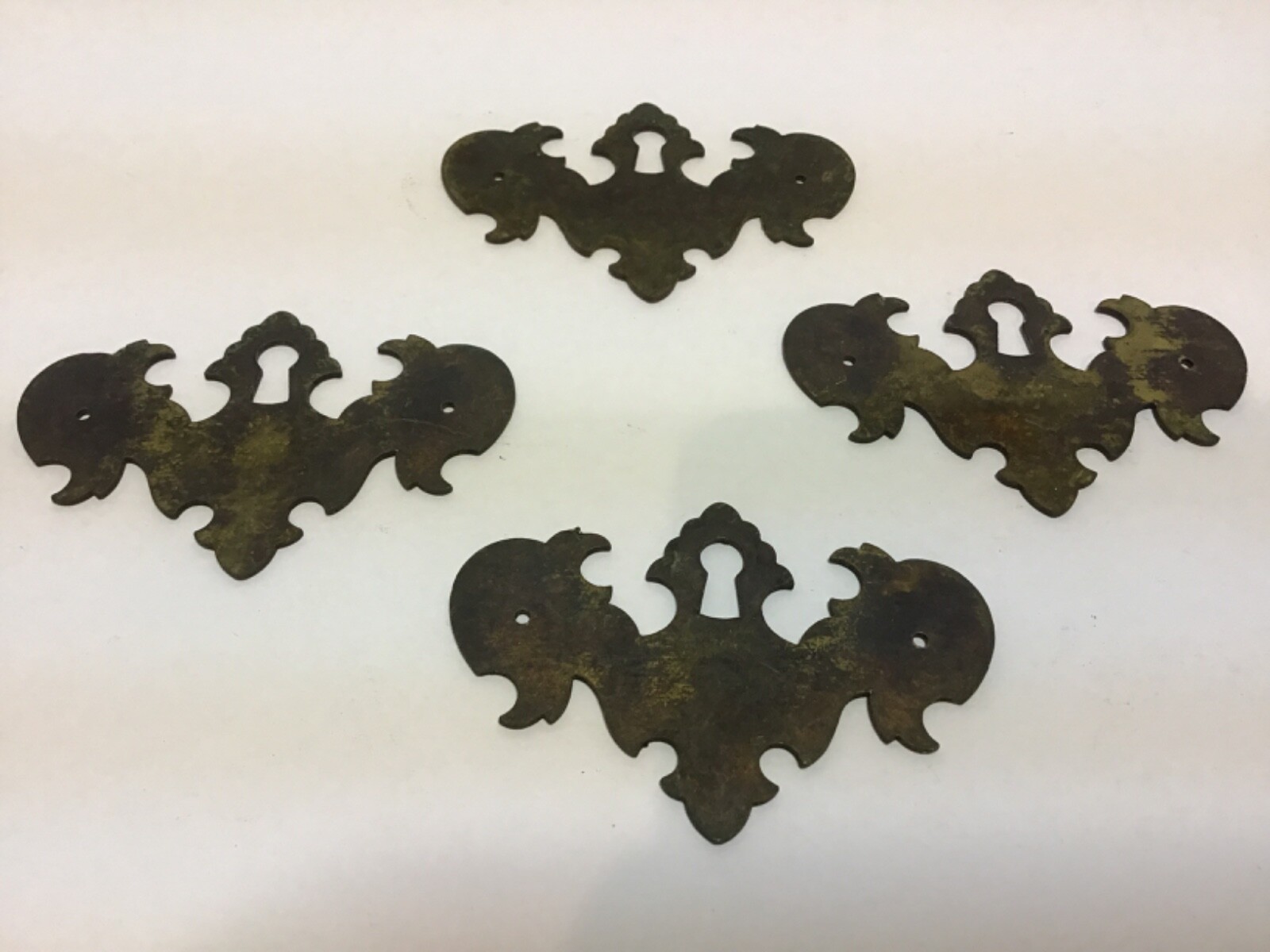VINTAGE-(18 PCS) HARDWARE~METAL BATWING DROP BAIL PULLS~KEY BACKPLATES~HINGES