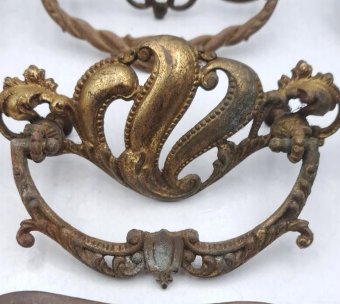 Lot of Mixed Antique/Vintage Hardware Furniture Drawer Pulls Handles Metal Brass