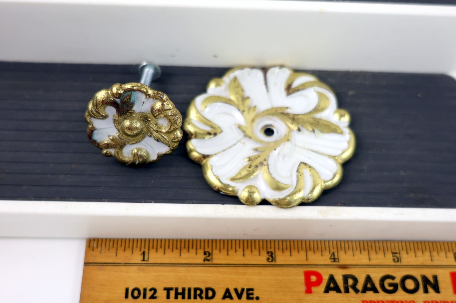 Lot x 4 Amerock Floral French Provincial Drawer Pull Knobs White/Brass Backplate