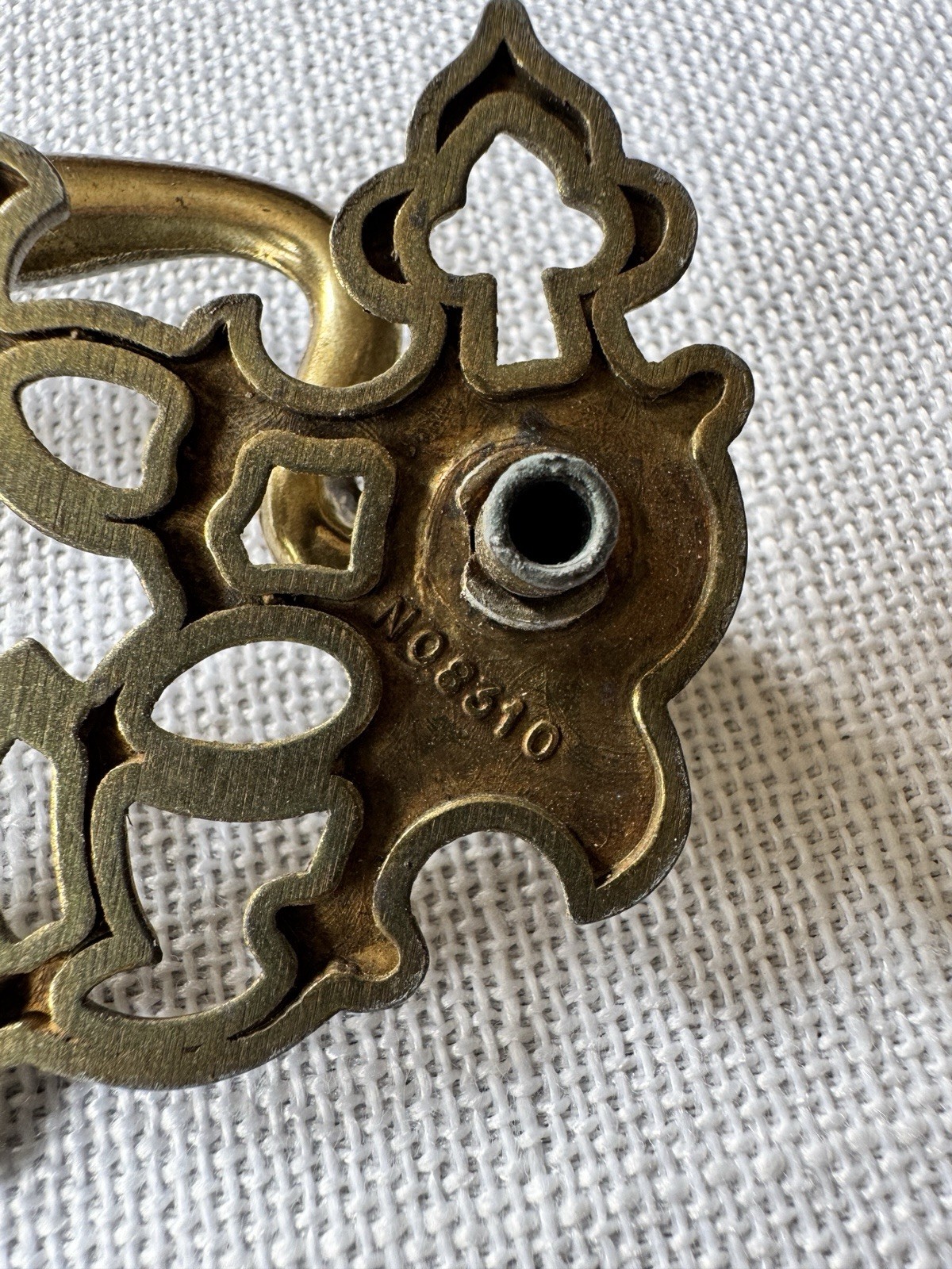 8 Vintage Brass Finish Drawer Pulls Used Hardware~2 1/2″ Cen – Cen