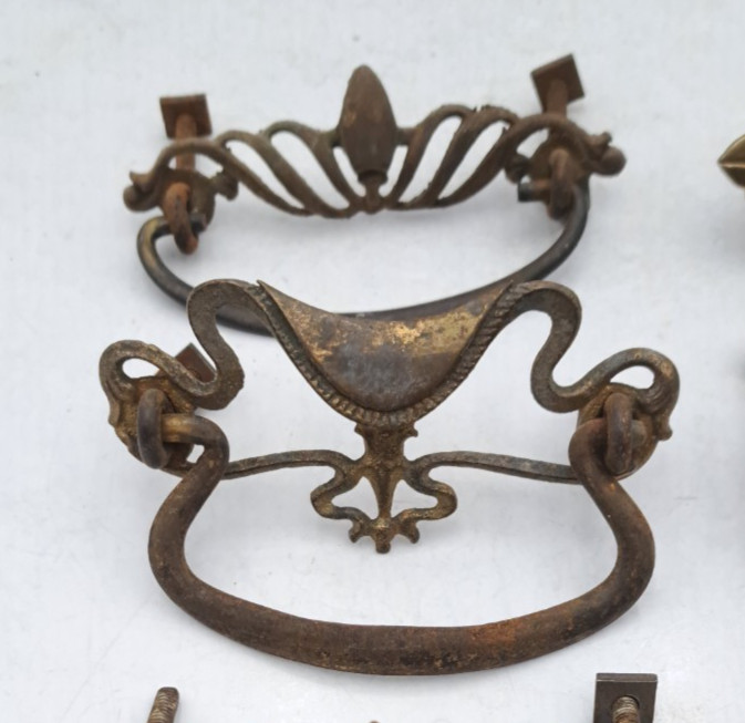 Lot of Mixed Antique/Vintage Hardware Furniture Drawer Pulls Handles Metal Brass
