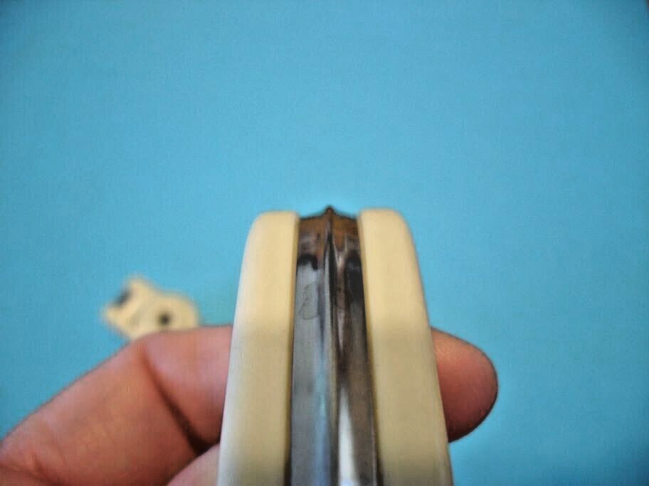 Vintage Nos Beige Bakelite Drawer Pulls Cabinet Tee Handles Chrome Strip