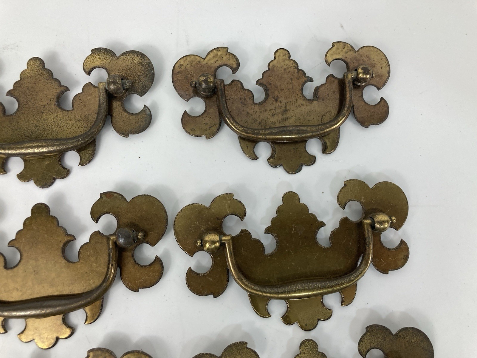 Vtg Reclaimed Brass Chippendale Batwing Bail Drawer Pulls Set Of 13 Patina