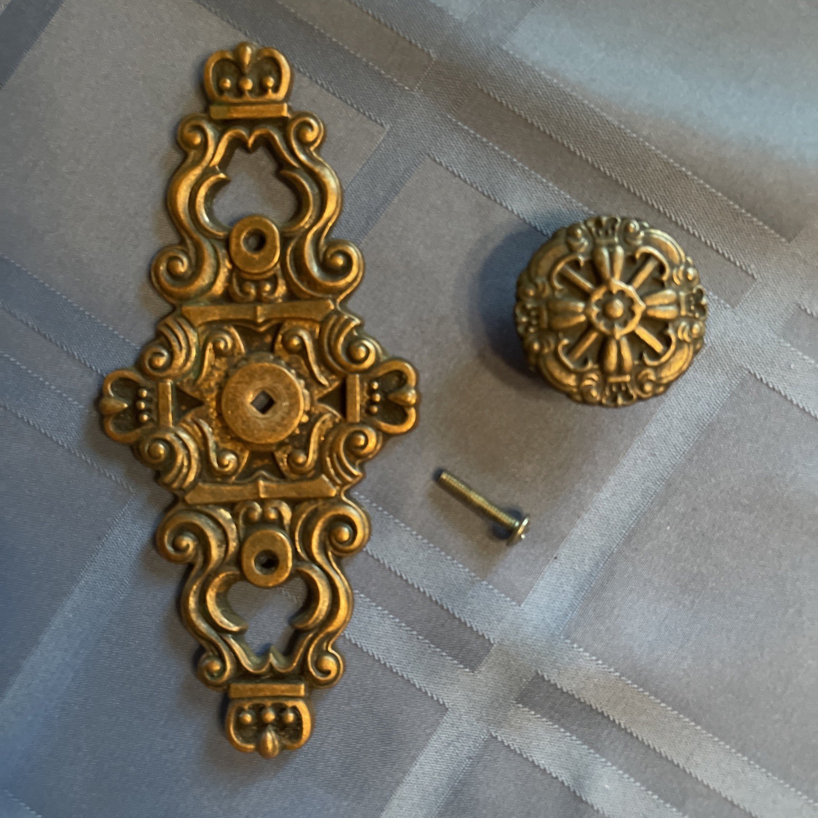 Vintage Hyer Ornate Brass Cabinet Door Knob Large Hollywood Regency Mid Century