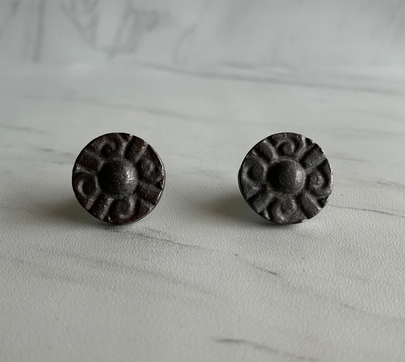 Vintage Cast Iron Victorian Cabinet Drawer Knob Pull Handles 2x