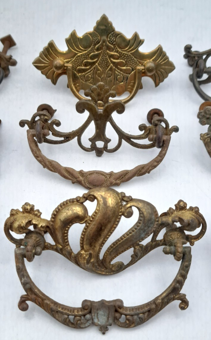 Lot of Mixed Antique/Vintage Hardware Furniture Drawer Pulls Handles Metal Brass