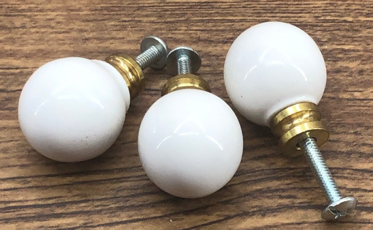 Vintage Lot of 3 – White Porcelain Round Ball Drawer Pulls Cabinet Knobs #059