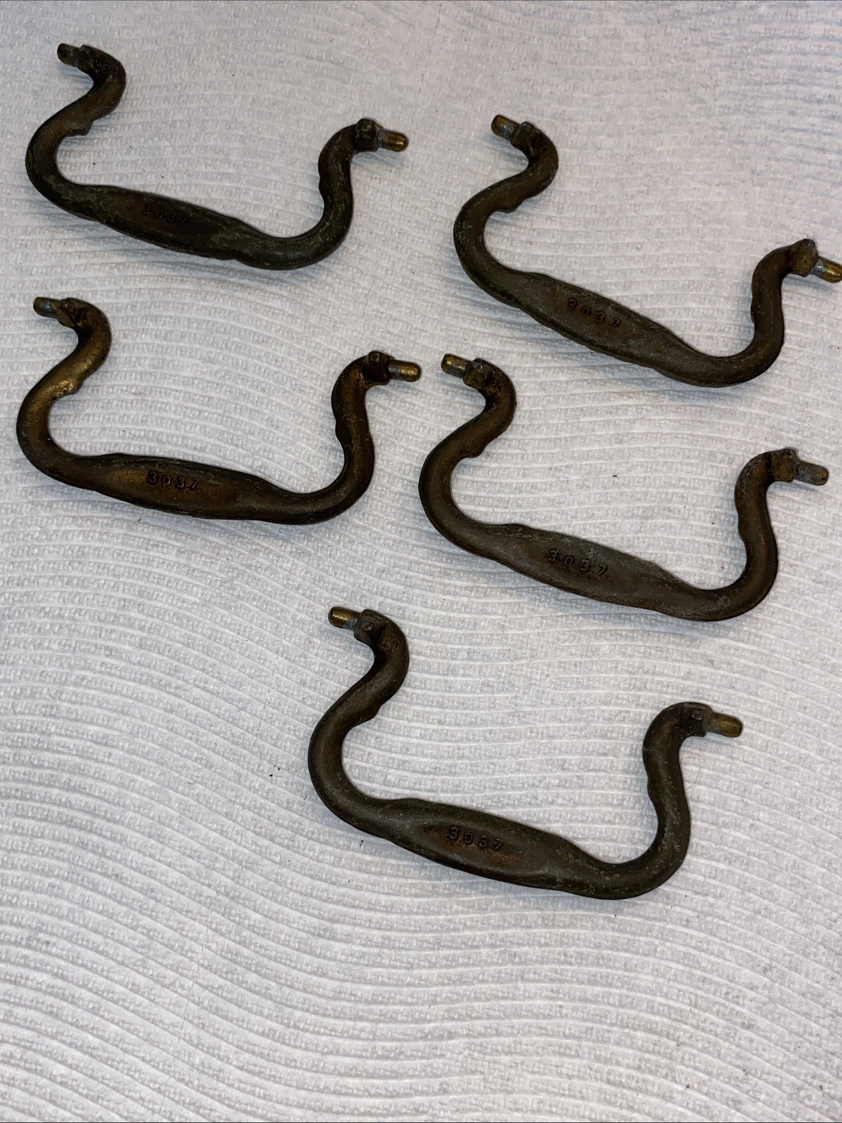 Lot Of 5 Antique Ornate Brass Swan Neck Textured 3″ Drawer Ball Pulls Handles