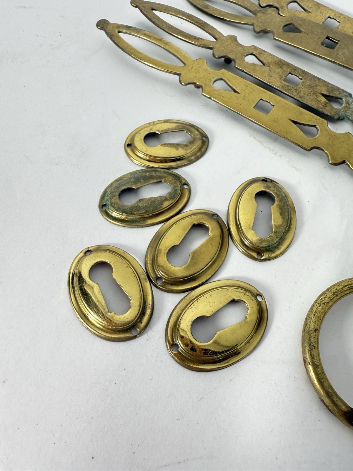 Drexel Heritage Ornamental Drawer Pulls Knobs Lot of 22 pcs Gold Tone Key Hole