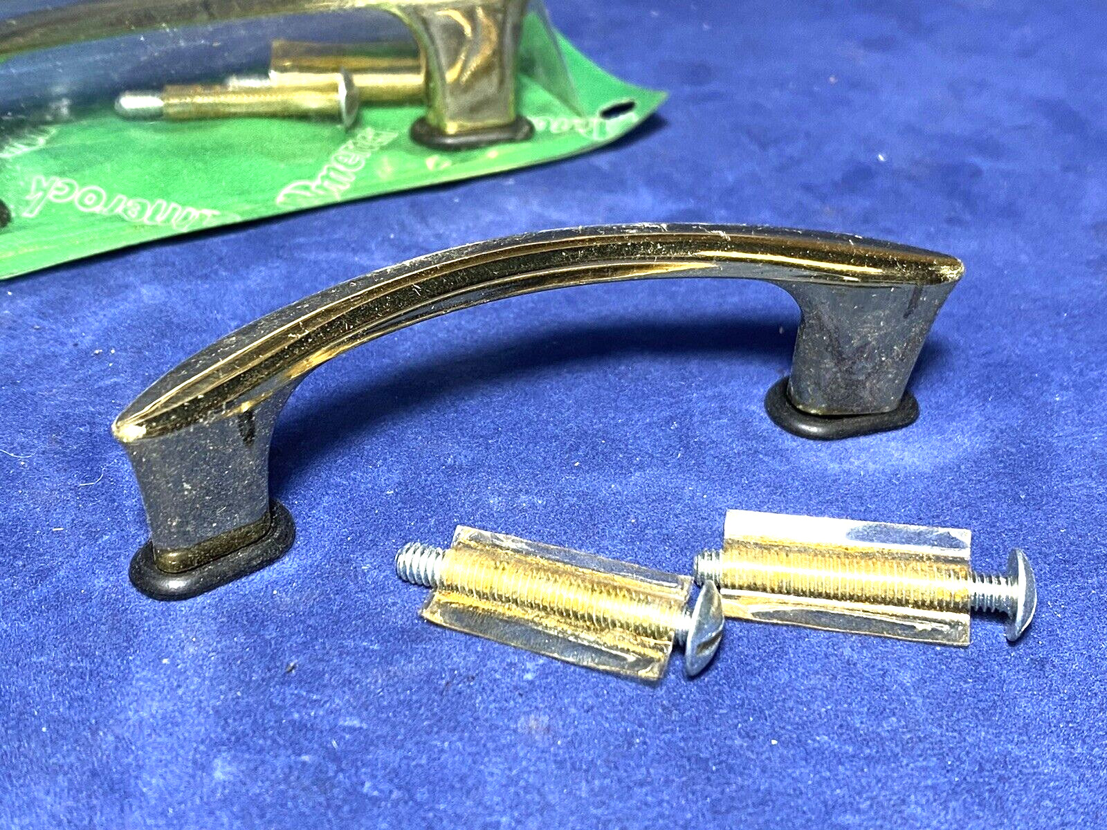 C.1960 NOS Amerock MID MODERN Door, Drawer PULL in Original Display Card