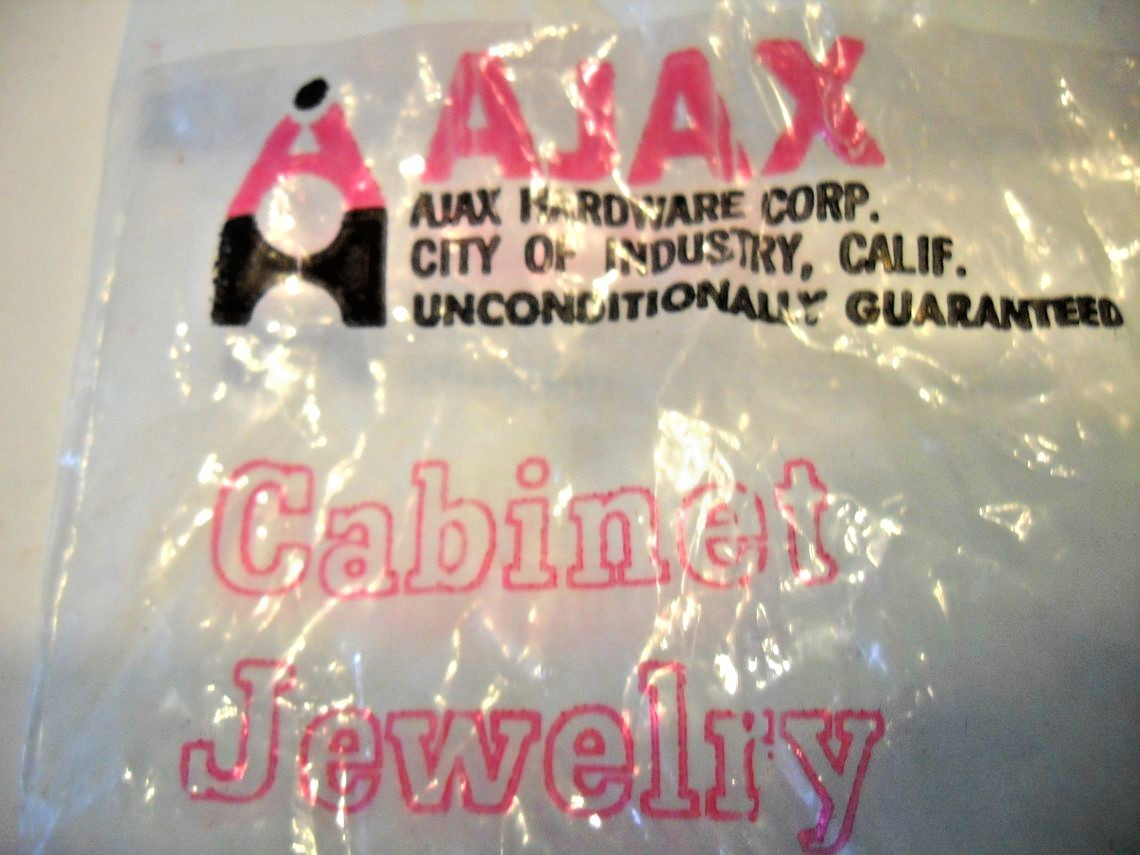 Vintage Nos Bright Brass Dresser Drawer Pull Ribbon Shaped Ajax Cabinet Jewelry