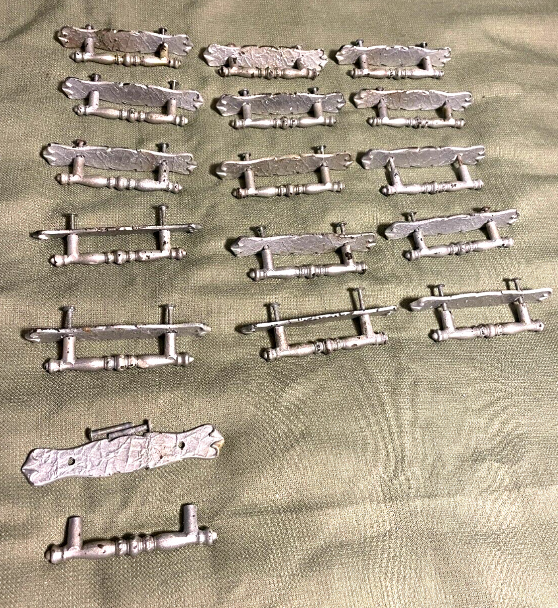 vintage 1971 (LOT OF 16) AMEROCK “CARRIAGE HOUSE” BRASS DRAWER PULLS 176A-1 rare
