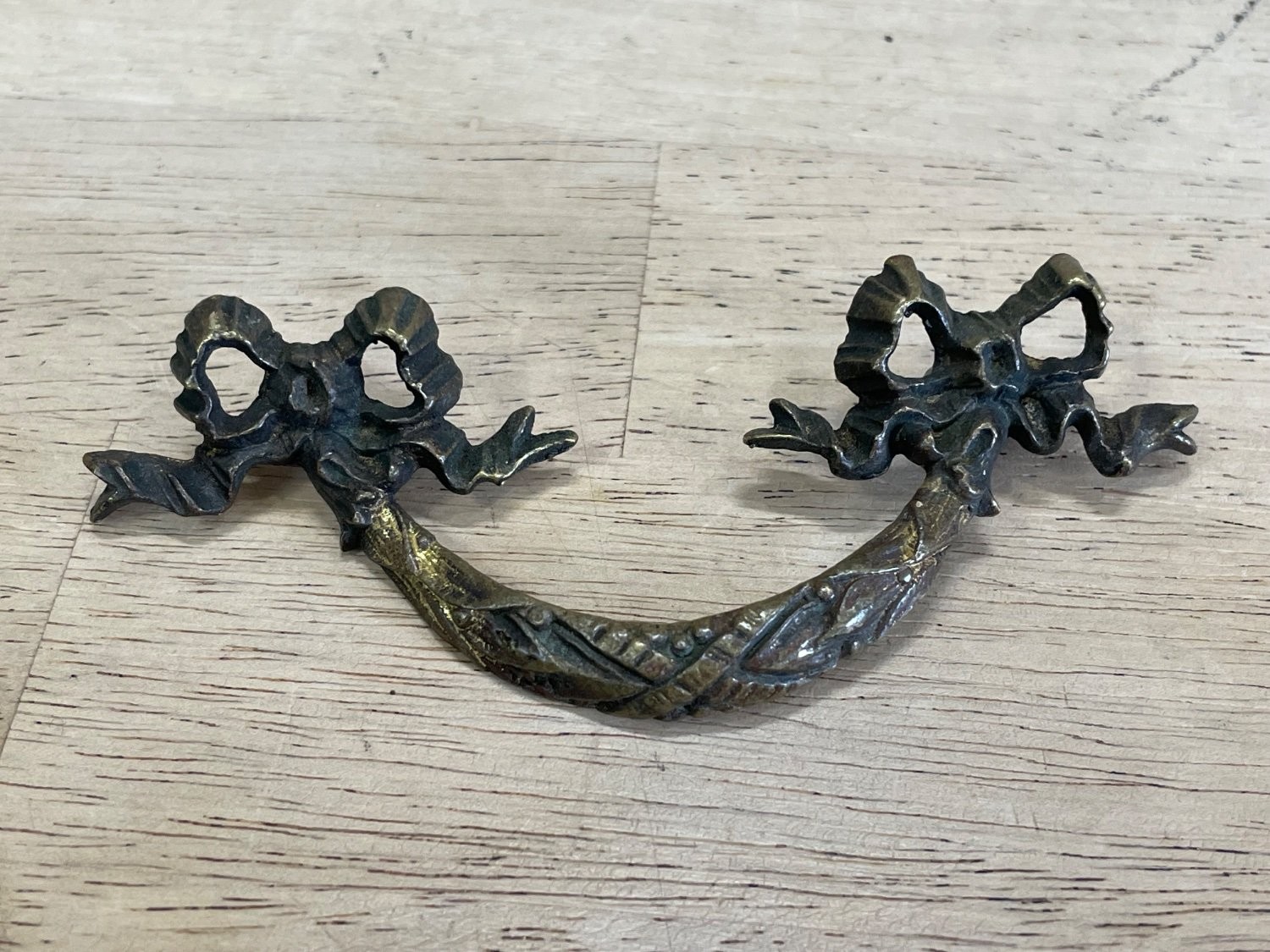 Vintage Antique Brass Drawer Pull Ribbon Bow Laurel Leaf French Provincial