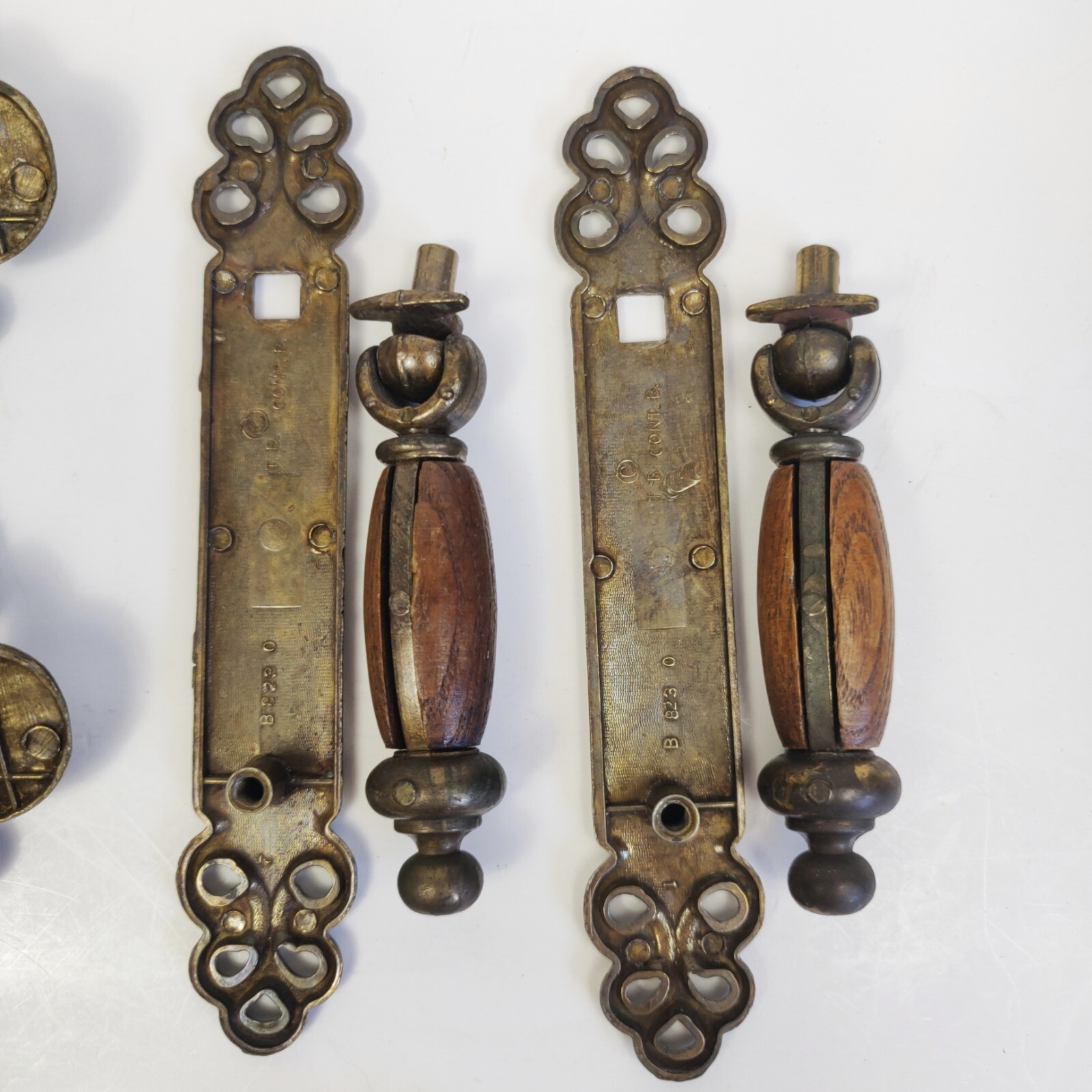 Vgt Brass Wood Oak Drawer Pull Set Batwing Bail, Drop Pulls Keyhole Backplate