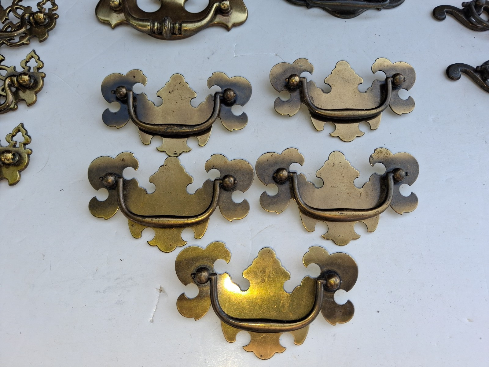 LOT OF VINTAGE ORNATE PULLS DRAWER HANDLES NO HARDWARE