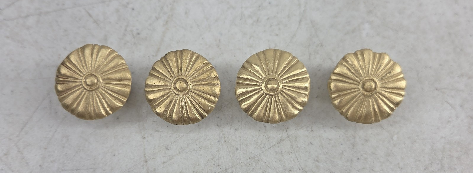 Vintage 4 Brass Drawer Pull Handles Cabinet Cupboard Round Flower Knobs 4091
