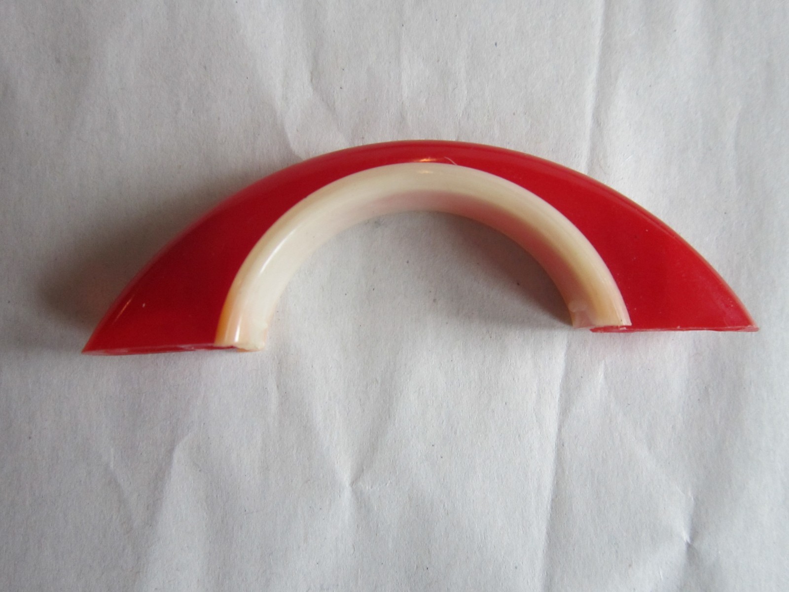 Set of 6 Vintage Red & White Plastic Art Deco Drawer / Cabinet Pulls – Unused