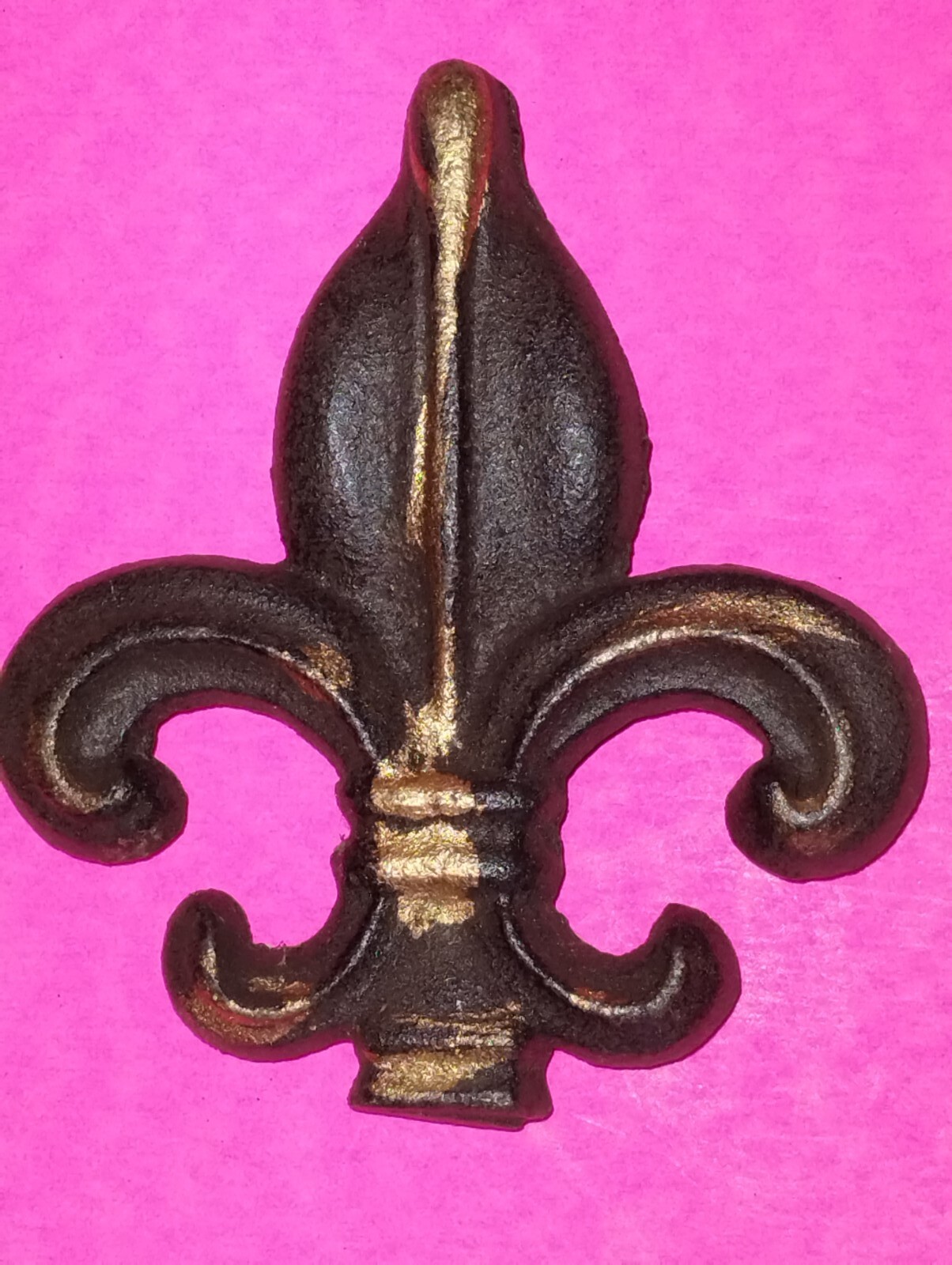 Victorian cast iron pulls Drawer/door hardware handle with Screws, 4″ x 3.5″.