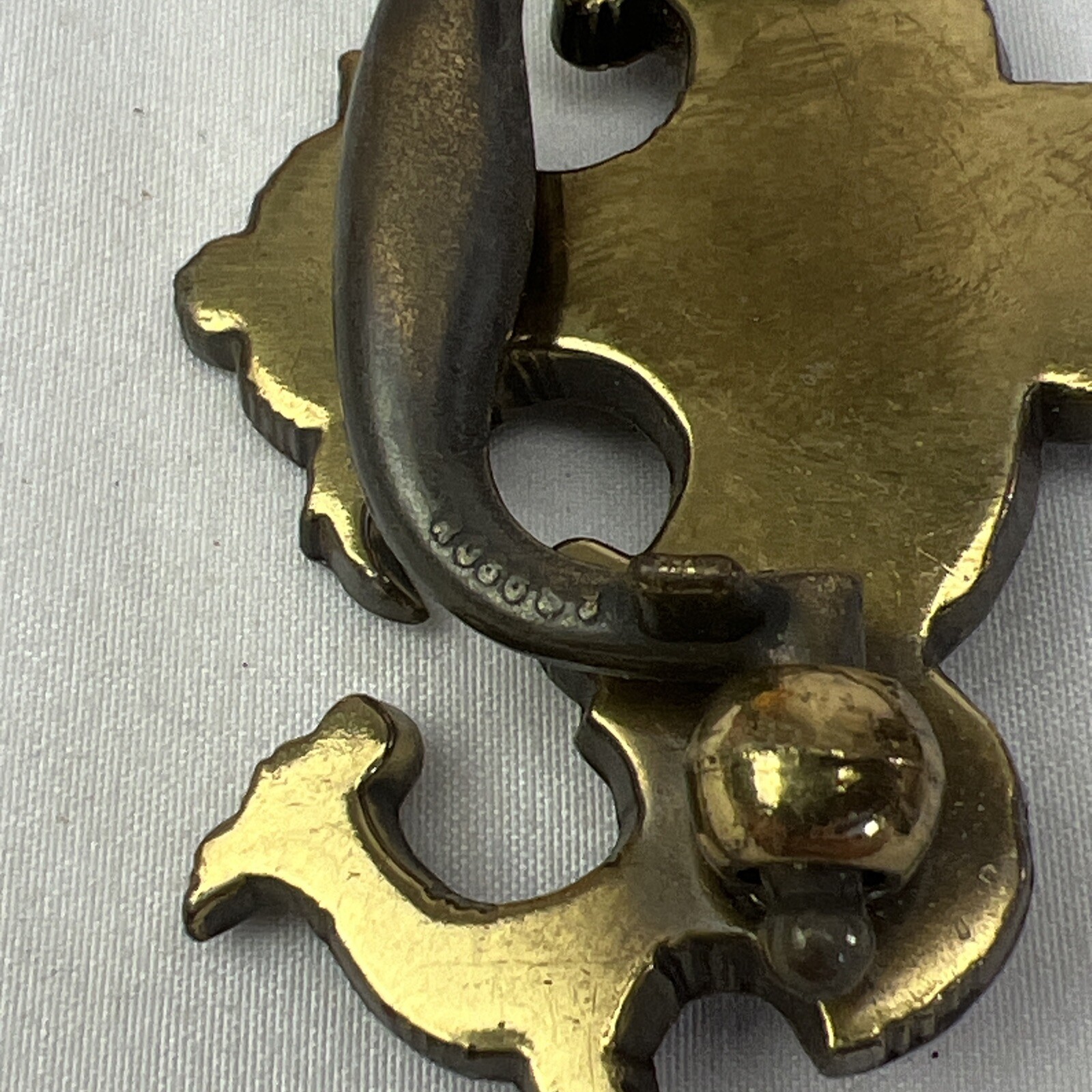 Vintage Keeler Brass Co KBC1 #8652 Brass Dresser Drop Pulls & Key Hole Lot Of 20