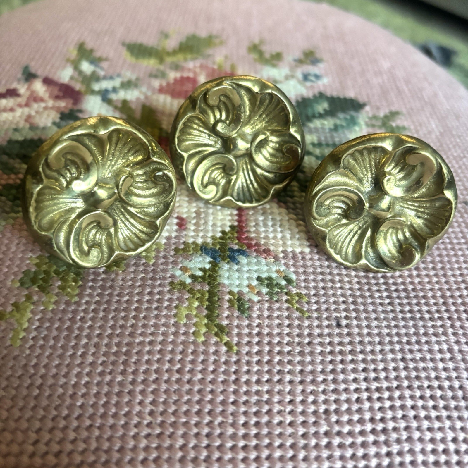Vintage 60s Brass Ornate Drawer Pulls Floral Cabinet Knobs Round Set of 3 A5739