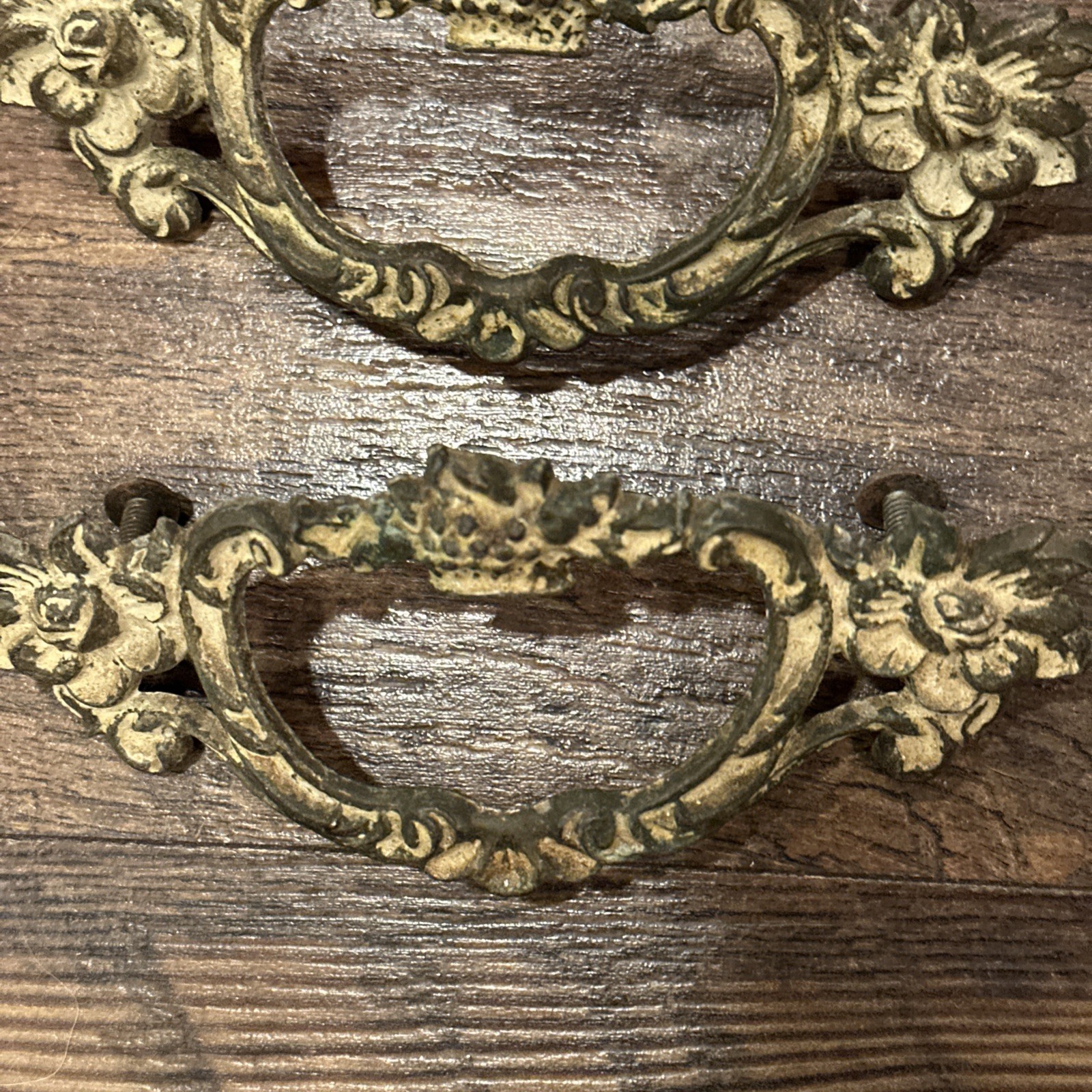 S/8-Vintage FRENCH PROVINCIAL-Distressed Cream-Metal Drawer Pulls-Florals/Basket