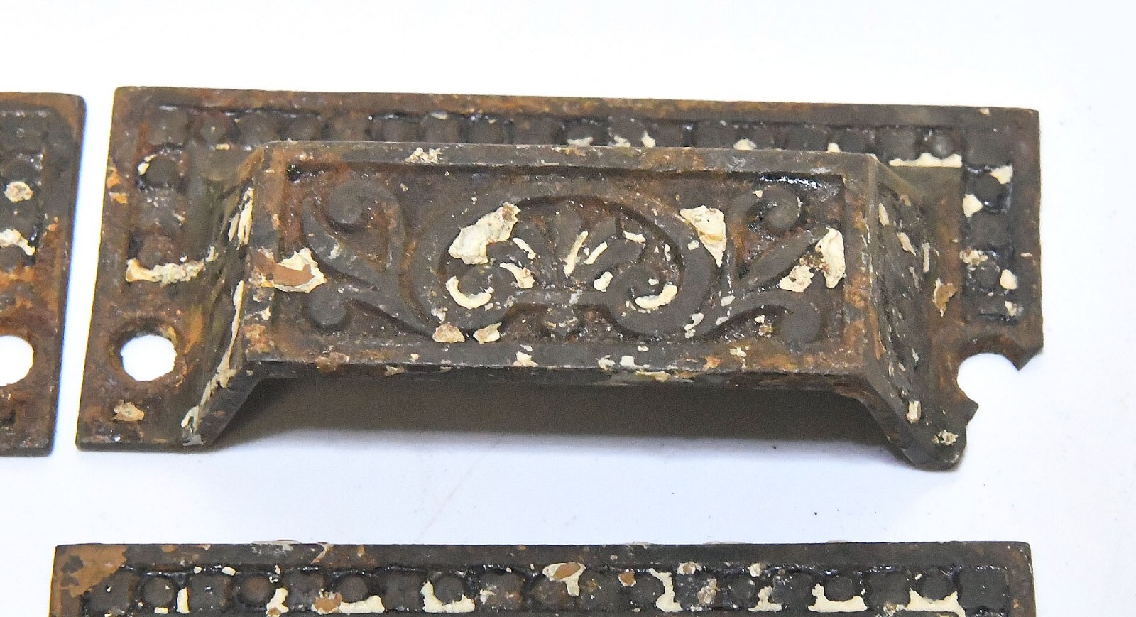 10 MATCHING MATCHING EASTLAKE STYLE DRAWER PULLS / HANDLES 3 HAVE BREAKS